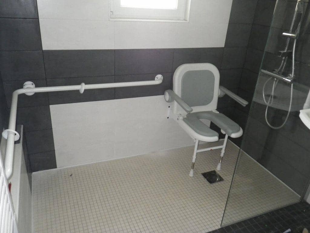 Création d'une salle de bain accessible PMR - Après